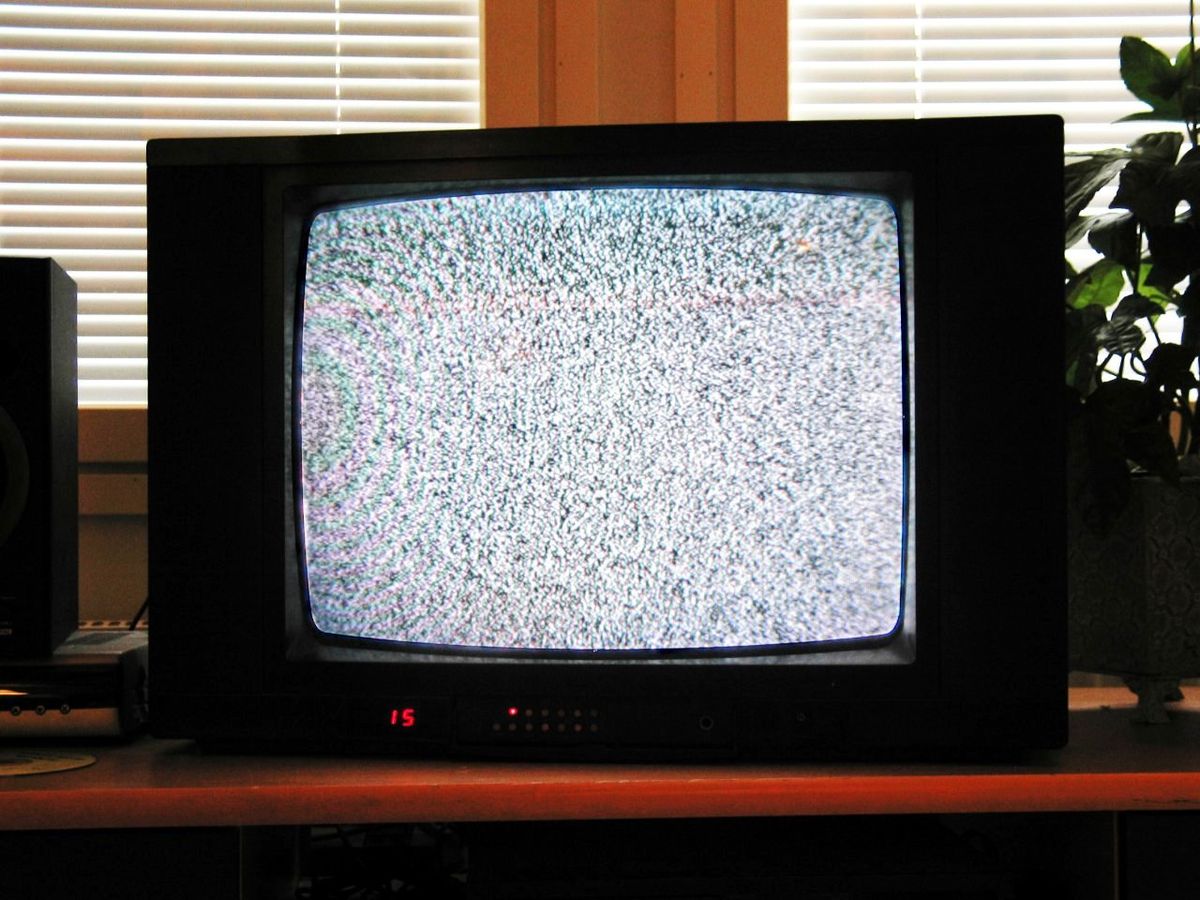 Does Leaving Your TV on Standby Cost Money? Net Zero Tips