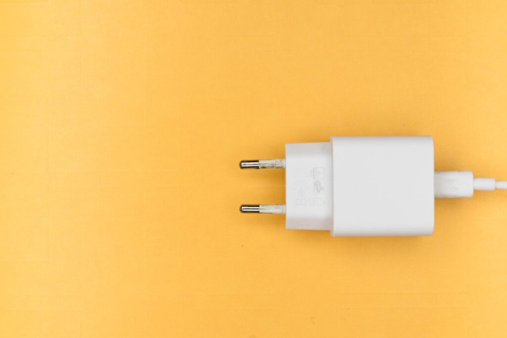 Do Phone Chargers Use Electricity Even When Not in Use? Net Zero Tips